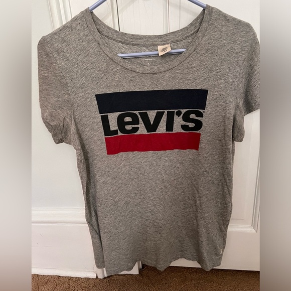 Levi’s tshirt - Picture 2 of 4